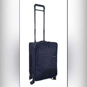 Briggs and Riley Baseline Essential 22" Carry on Spinner - Black